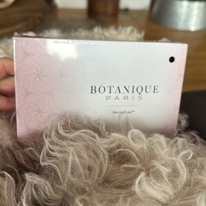 Botanique Paris RevitalEyes Skincare Box - New in Sealed Package
